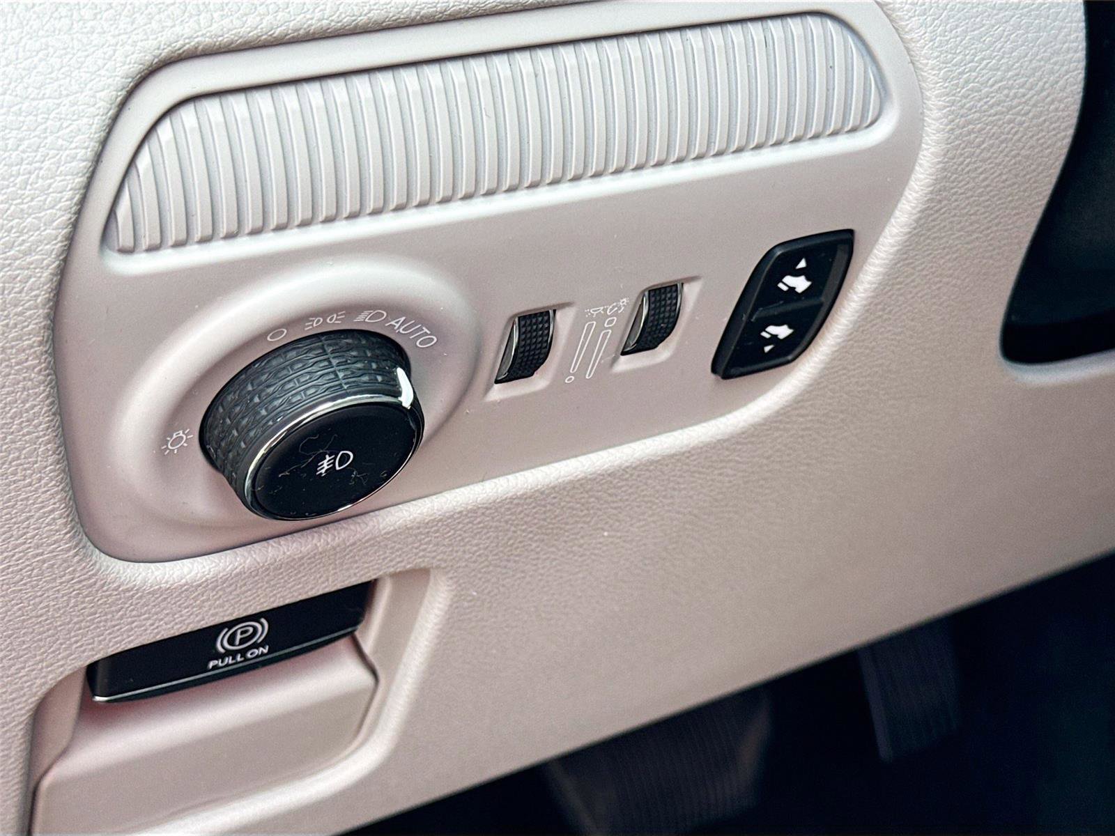 Used 2022 Jeep Wagoneer Series III w/ Flexible Seating Group image 10