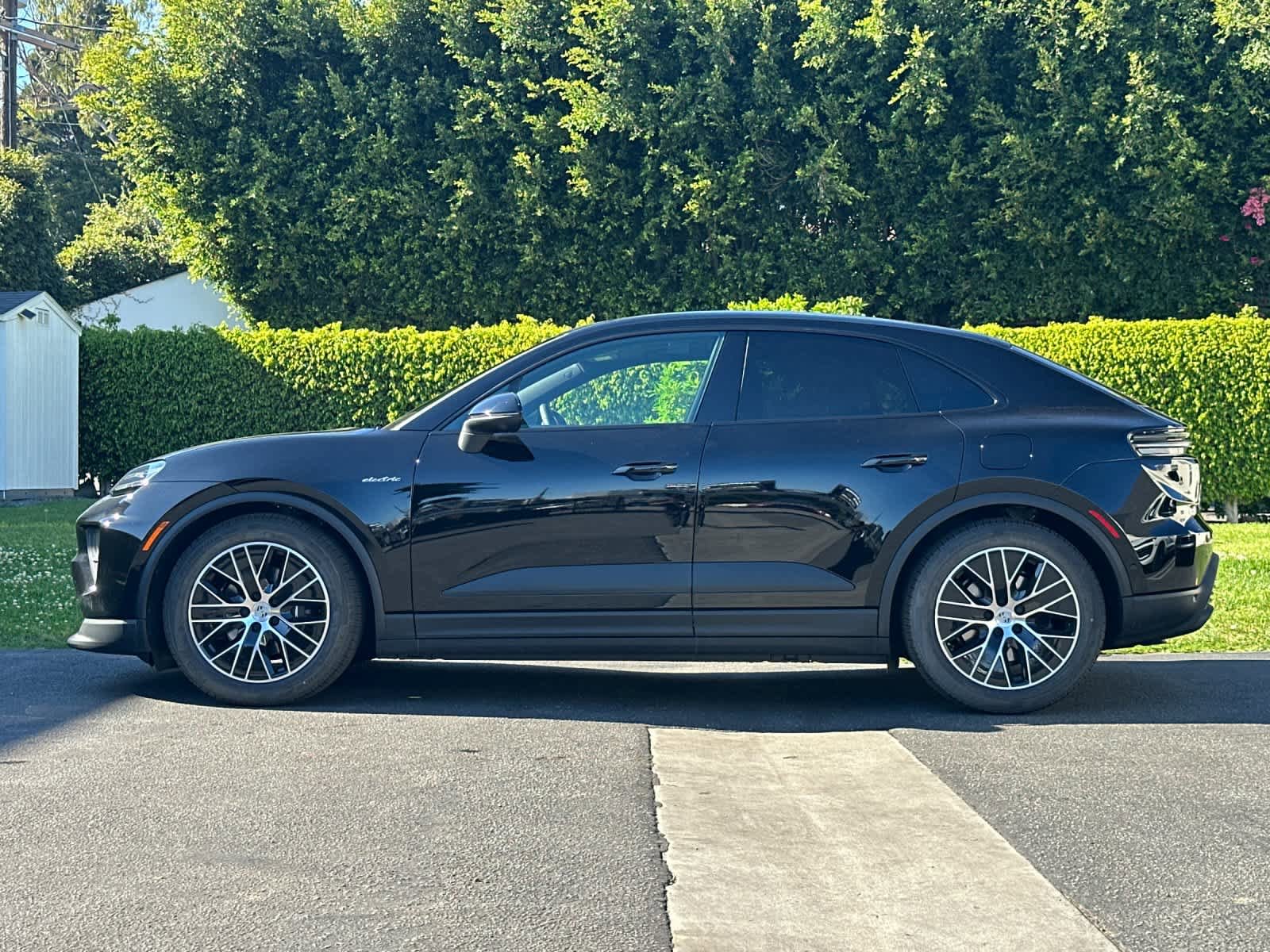 New 2026 Porsche Macan Electric RWD image 2