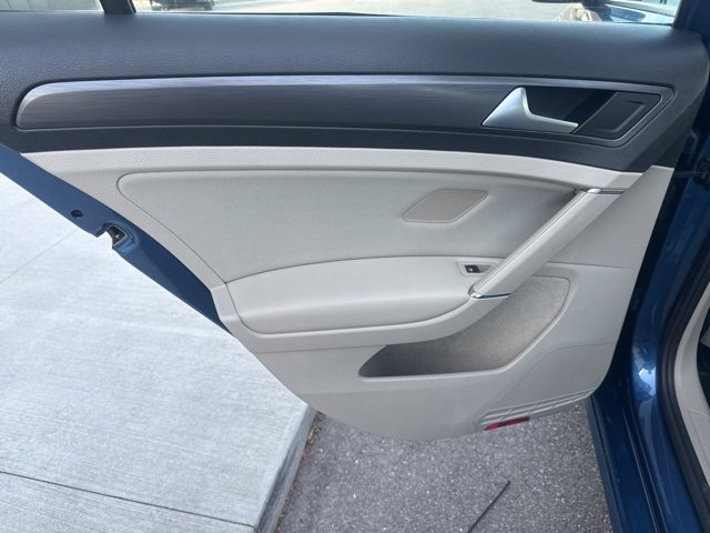 Used 2018 Volkswagen Golf S image 15