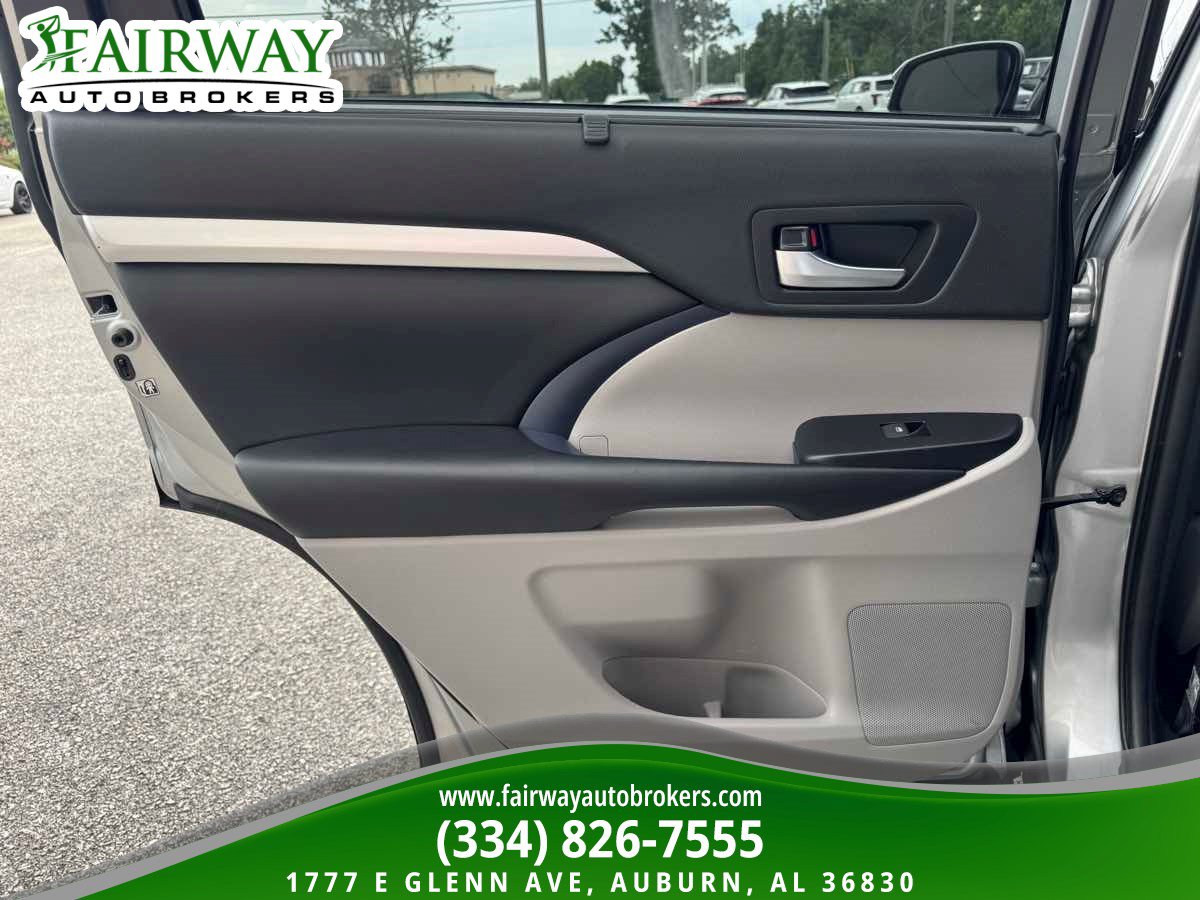 Used 2019 Toyota Highlander XLE FWD image 31