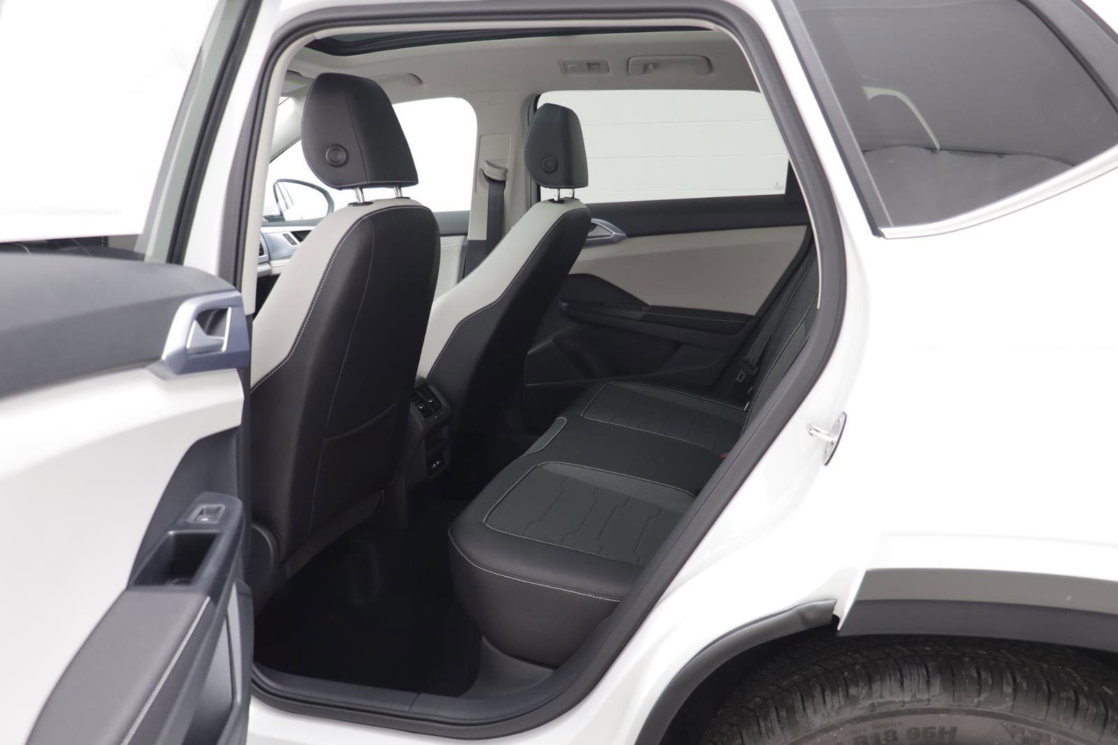 New 2026 Volkswagen Taos SE image 13