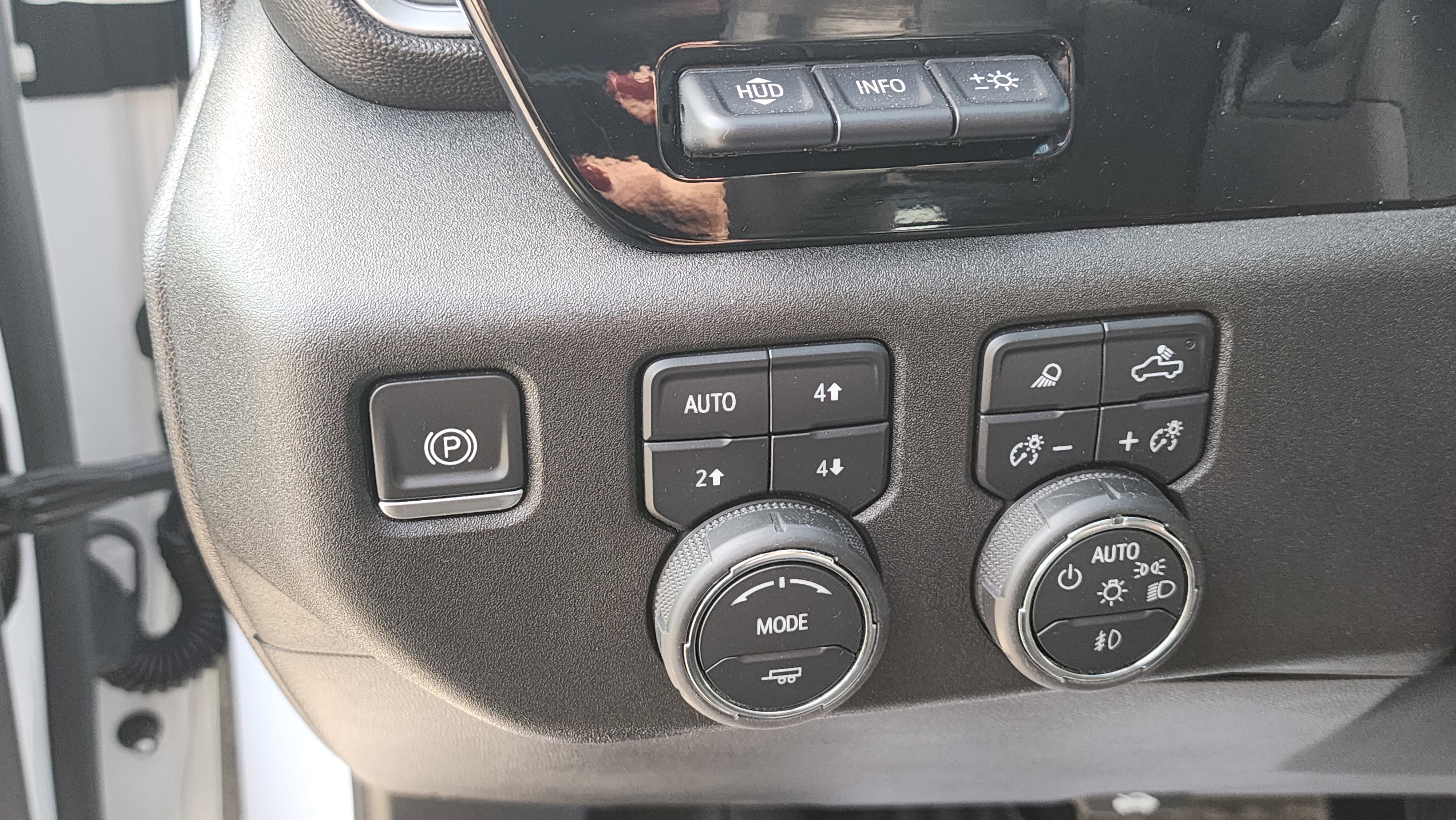 Certified 2023 Chevrolet Silverado 1500 LTZ w/ Technology Package image 15