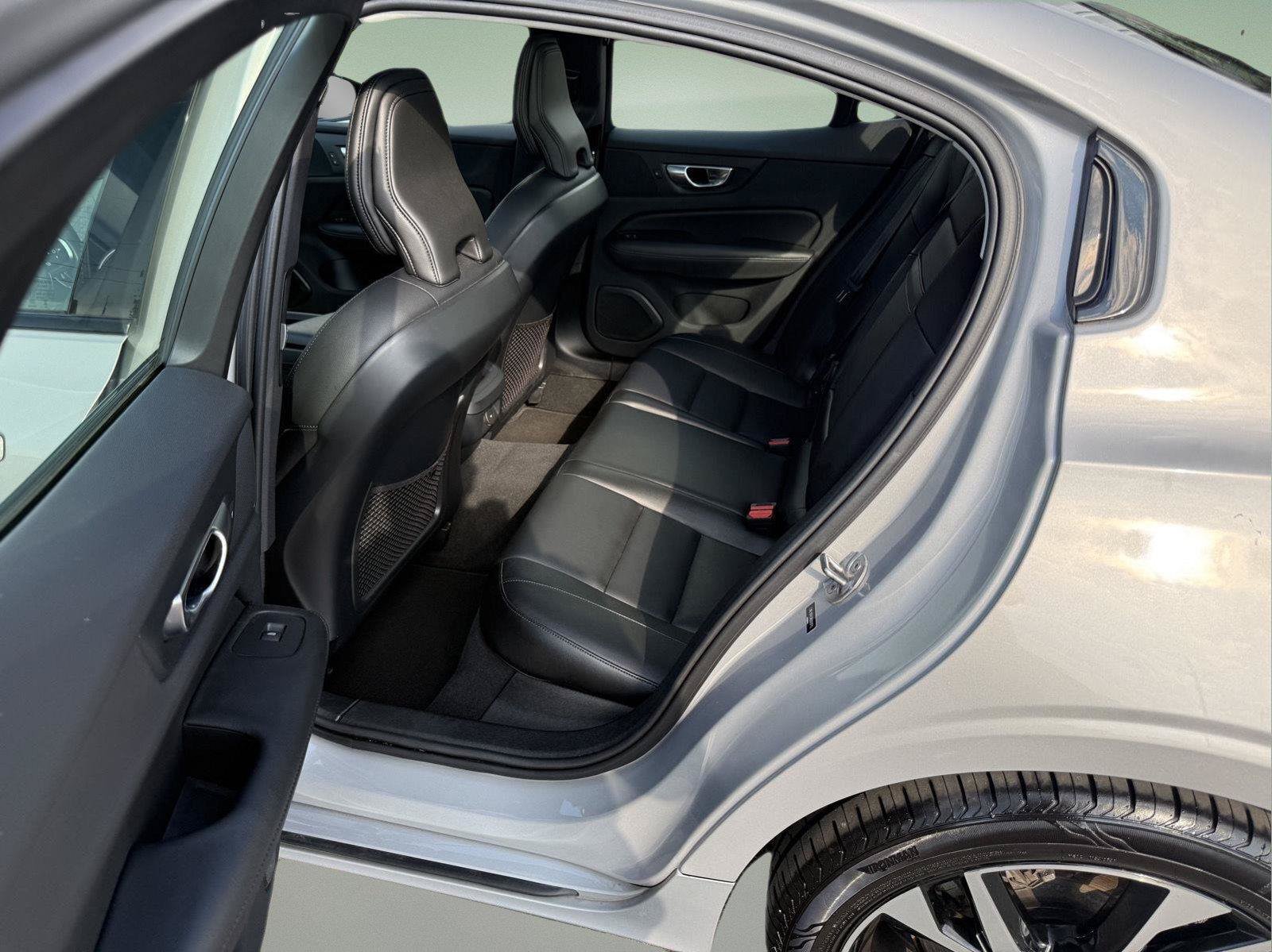 Used 2024 Volvo S60 B5 Core FWD image 12