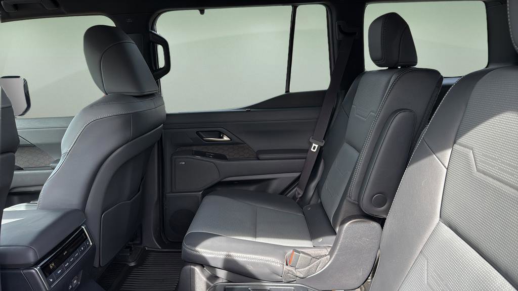 Used 2025 Lexus GX 550 w/ Accessory Package (Z1) image 16