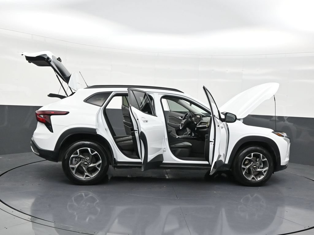 Used 2024 Chevrolet Trax LT FWD image 26