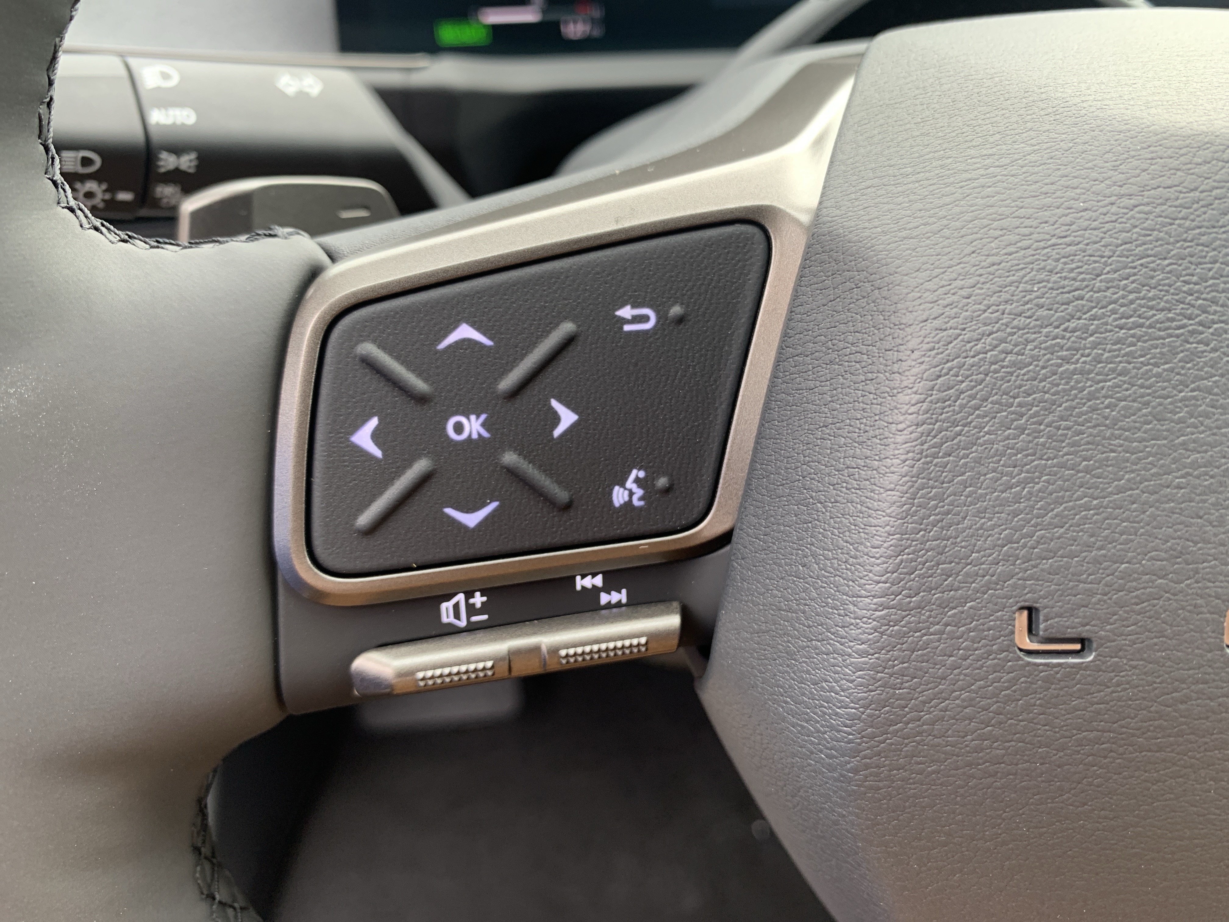 Used 2026 Lexus ES 350h w/ Convenience Package FWD image 19