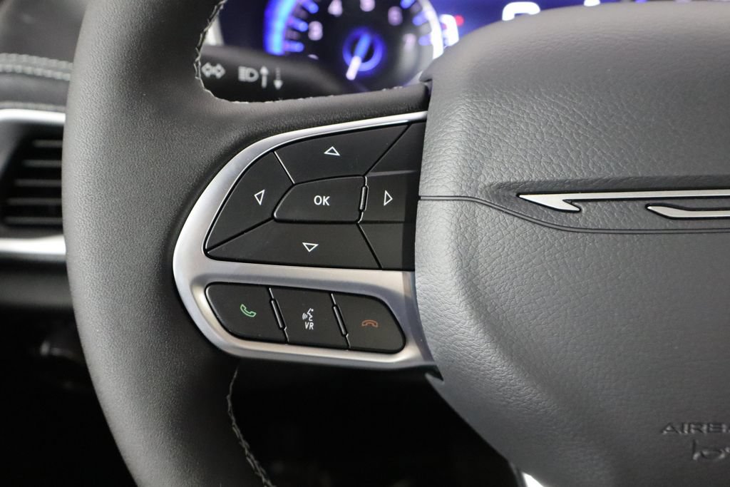 New 2027 Chrysler Pacifica Select FWD image 8