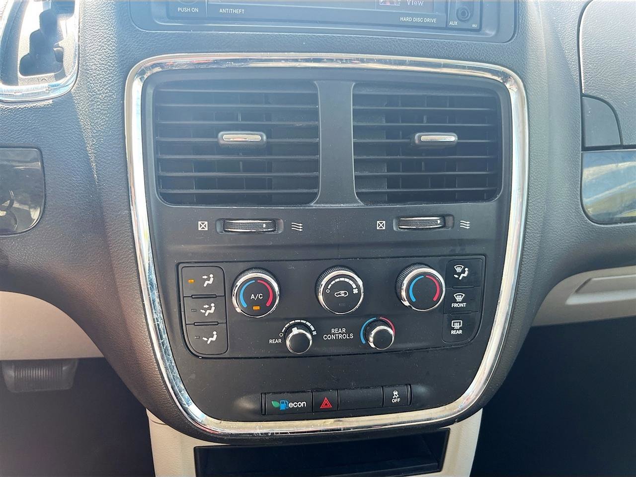 Used 2019 Dodge Grand Caravan SE image 15