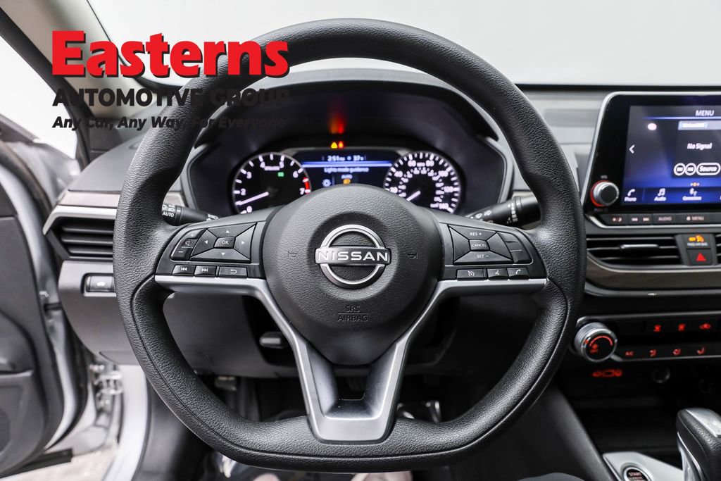 Used 2024 Nissan Altima 2.5 SV image 10