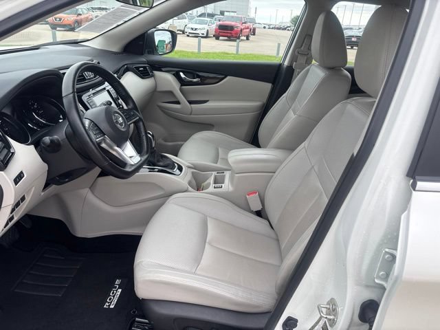 Used 2022 Nissan Rogue Sport SL FWD image 17