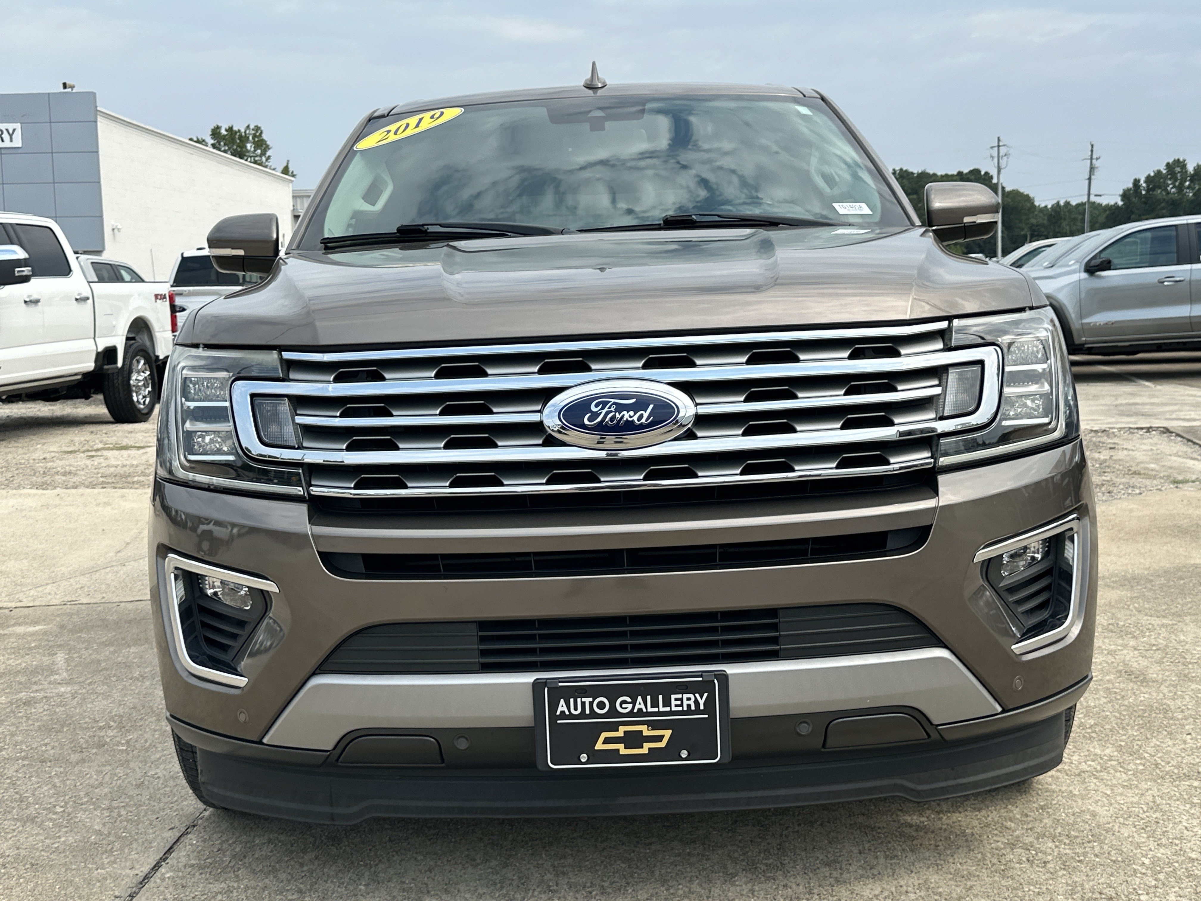 Used 2019 Ford Expedition Limited w/ Equipment Group 301A RWD image 2