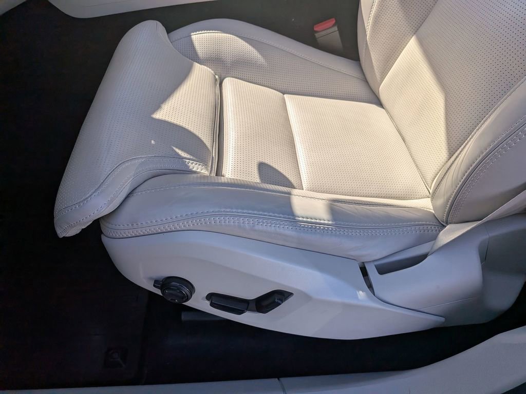Used 2023 Volvo XC60 B6 Ultimate w/ Climate Package image 14