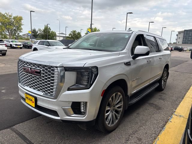 Used 2023 GMC Yukon XL Denali w/ Advanced Technology Package AWD/4WD image 3