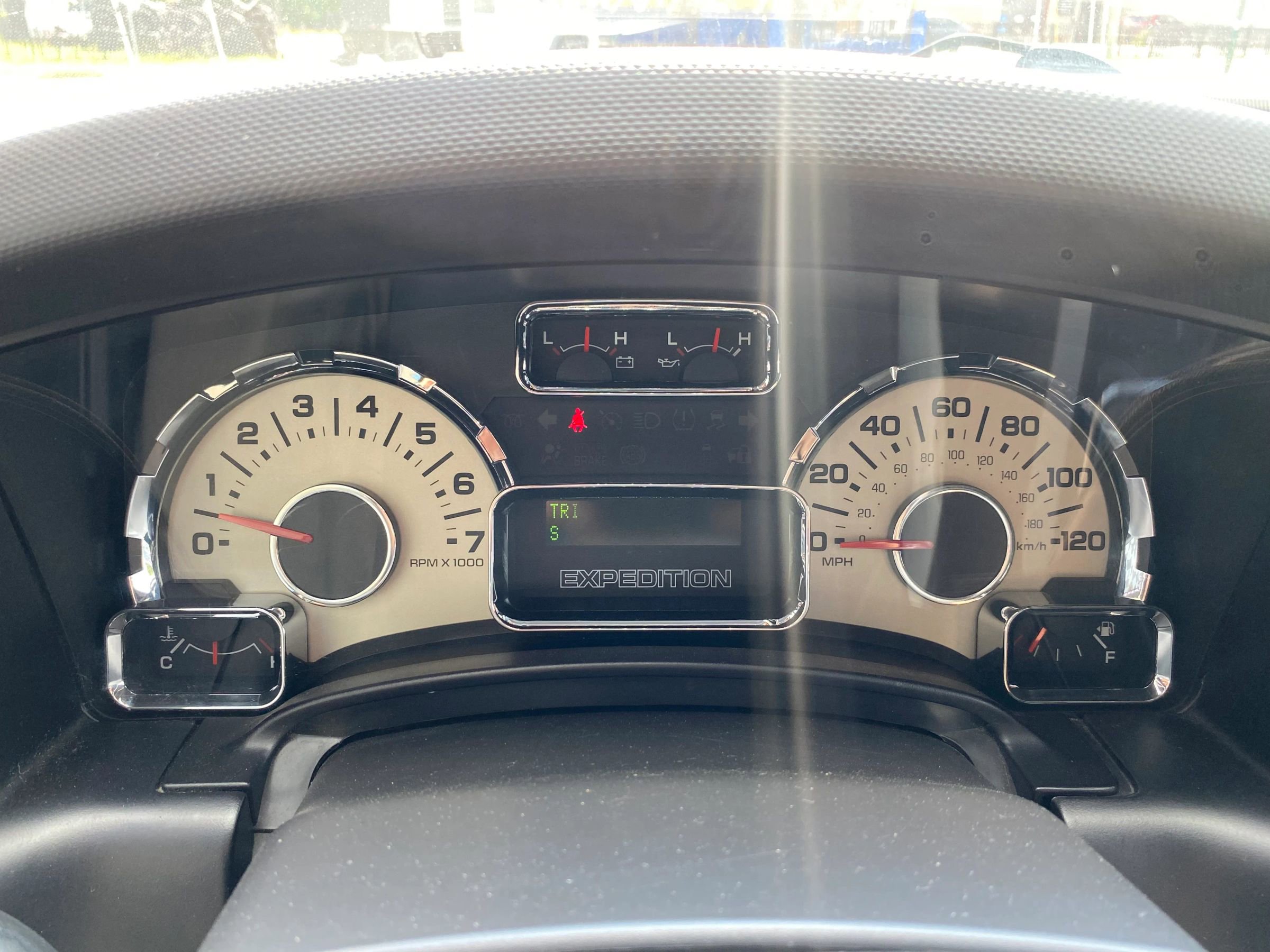 Used 2013 Ford Expedition Limited image 22