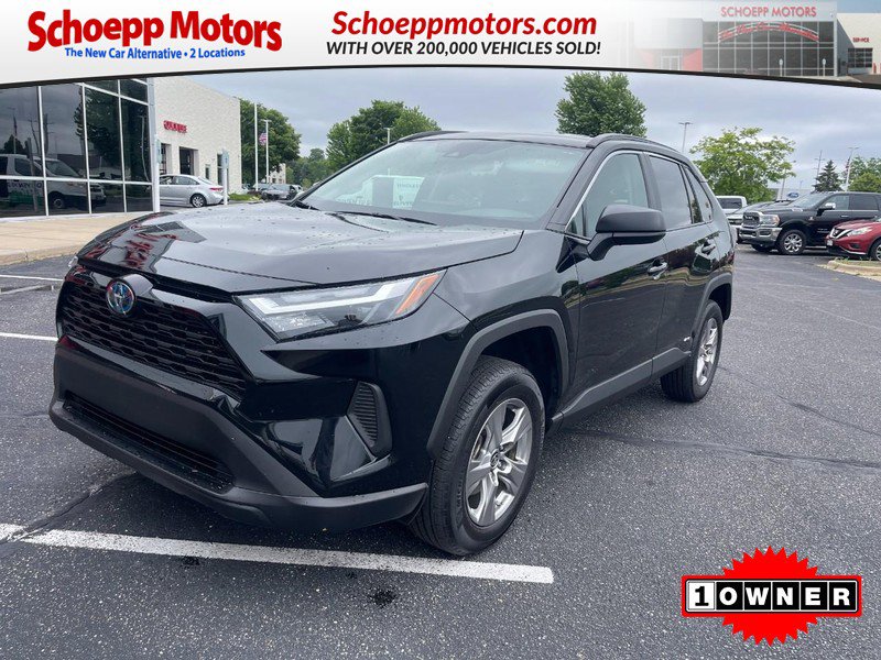 Used 2024 Toyota RAV4 LE AWD/4WD image 1