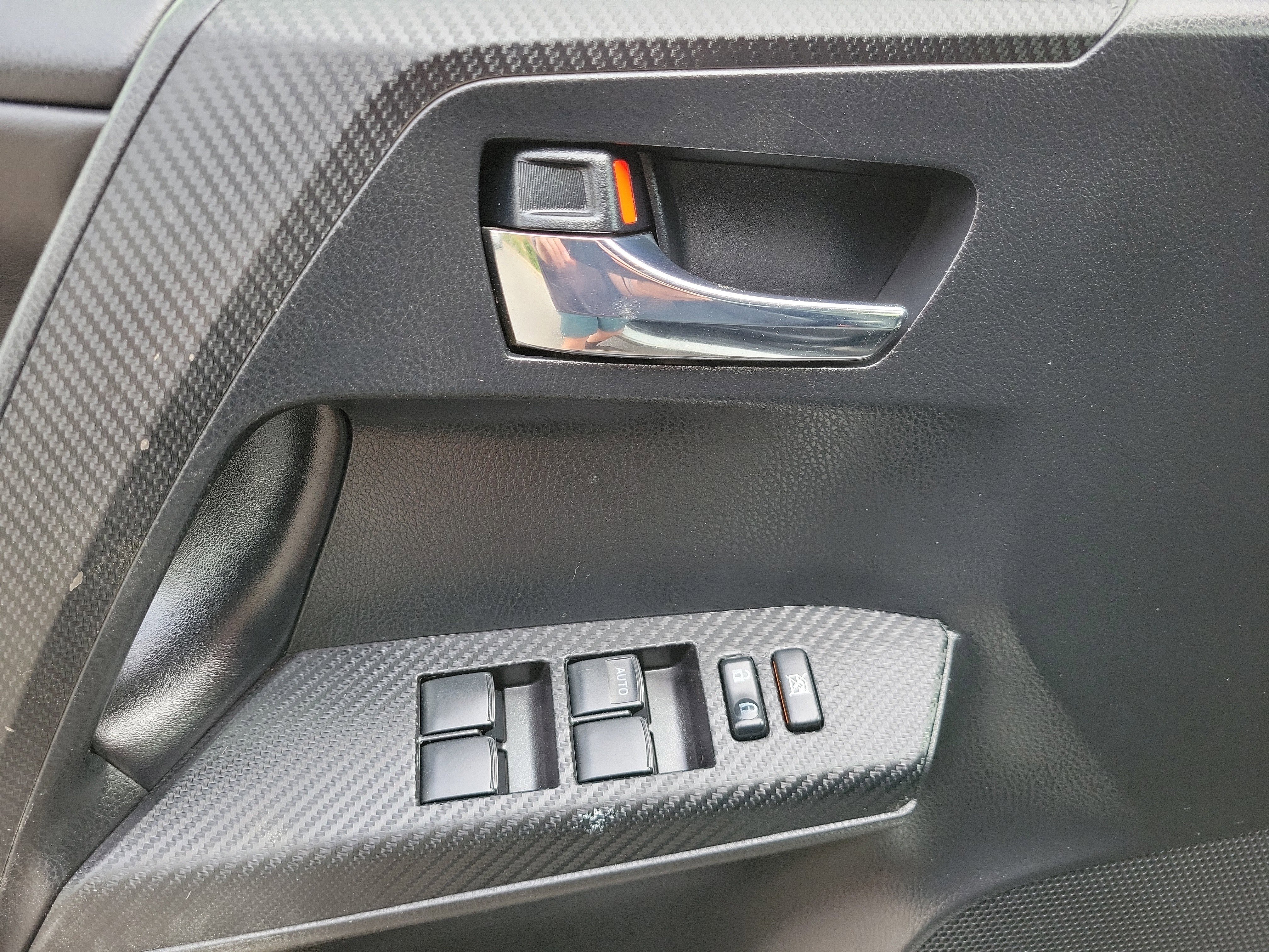 Used 2018 Toyota RAV4 XLE image 24