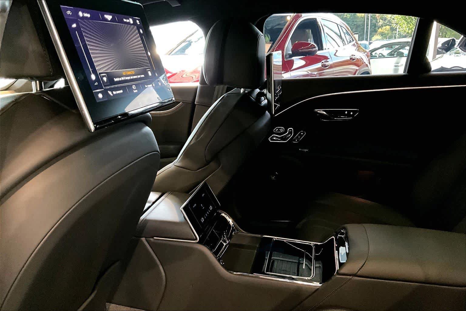 Used 2023 Bentley Flying Spur Plug-In Hybrid AWD/4WD image 32