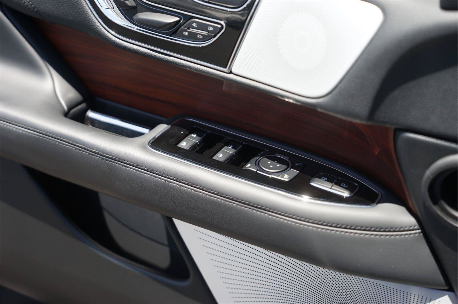 Used 2023 Lincoln Navigator Reserve AWD/4WD image 32