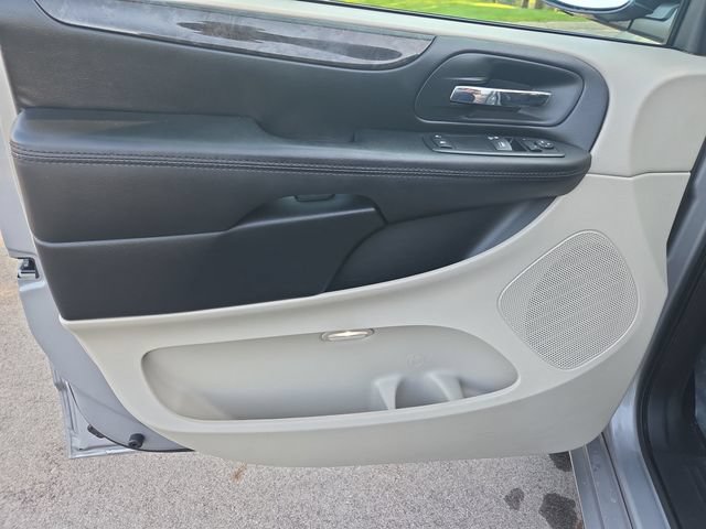Used 2017 Dodge Grand Caravan SE FWD image 11