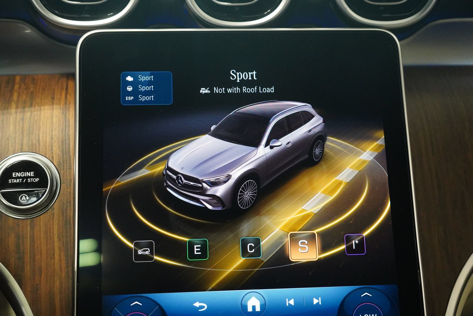 Used 2024 Mercedes-Benz GLC 300 4MATIC image 22