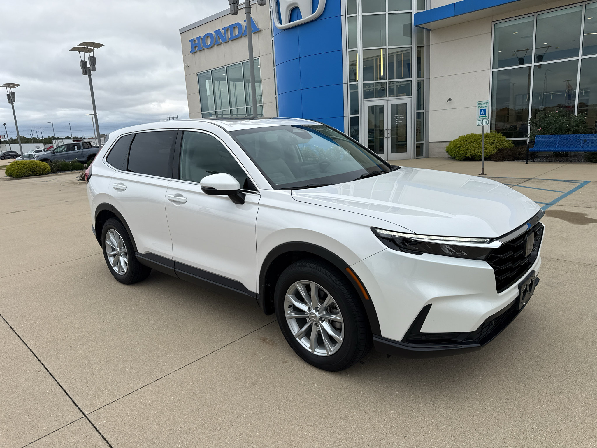 Used 2024 Honda CR-V EX-L image 3