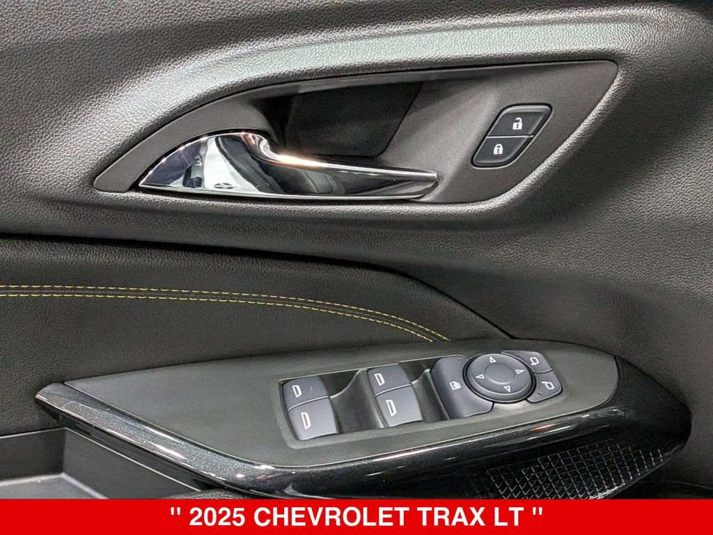 Used 2025 Chevrolet Trax LT w/ Driver Confidence Package FWD image 15