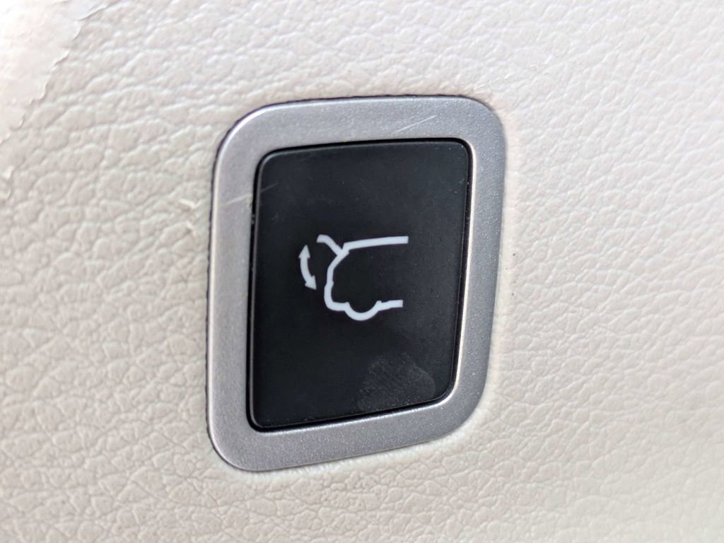 Used 2023 Chrysler Pacifica Touring-L FWD image 13