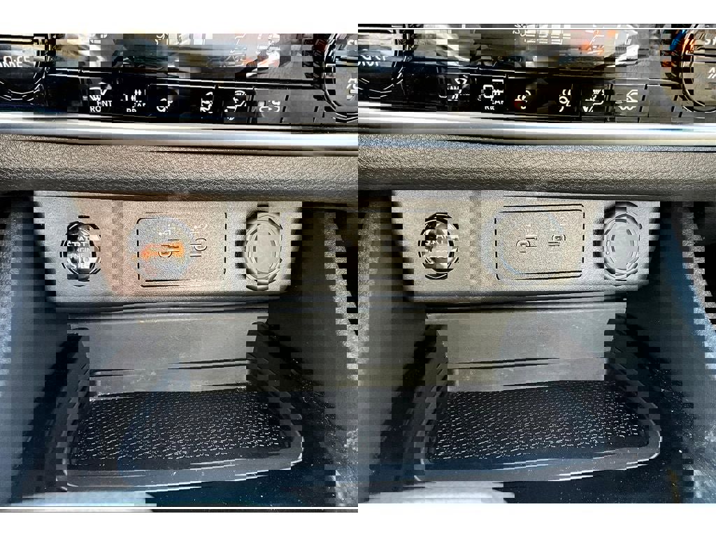 Used 2024 Nissan Rogue SV image 25