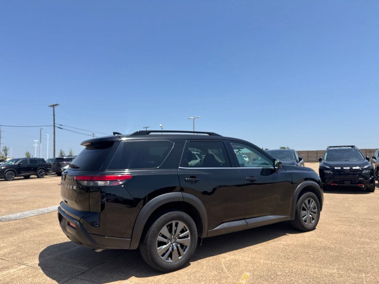 Certified 2025 Nissan Pathfinder SV FWD image 22