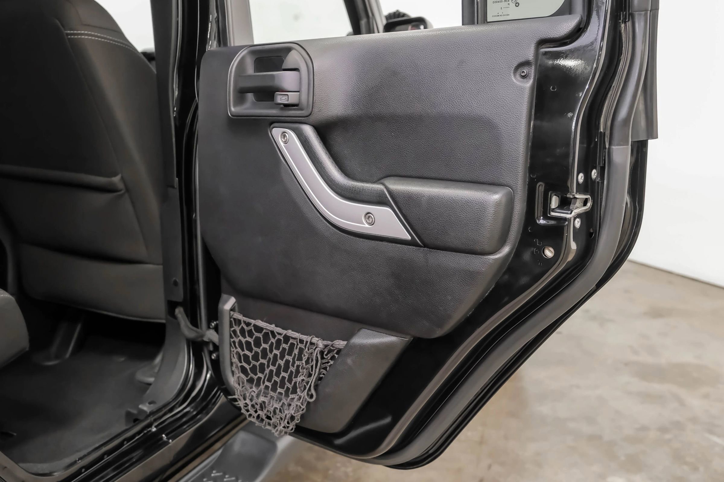 Used 2014 Jeep Wrangler Unlimited Sahara image 37