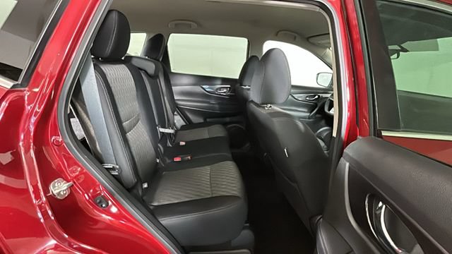 Used 2020 Nissan Rogue S FWD image 29