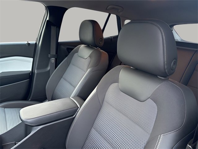 Used 2025 Chevrolet Trax LT w/ Driver Confidence Package image 8