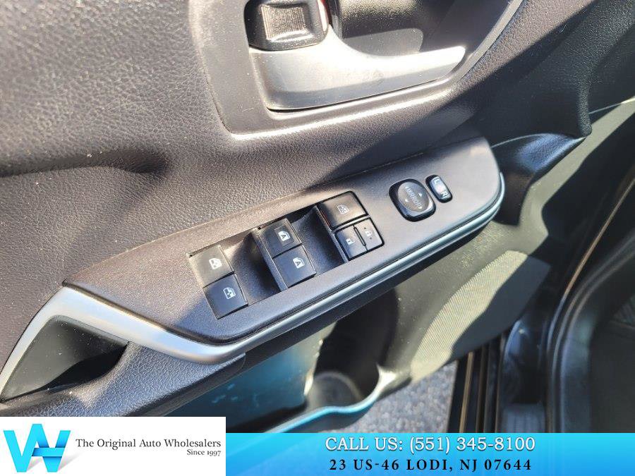 Used 2017 Toyota Camry SE image 11