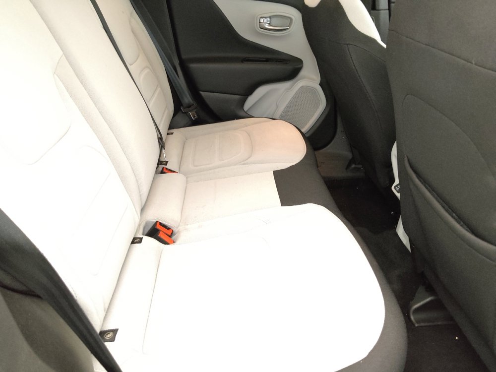 Used 2022 Jeep Renegade Latitude w/ Sun/Sound Group image 19