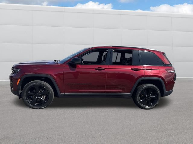 Used 2023 Jeep Grand Cherokee Altitude AWD/4WD image 2