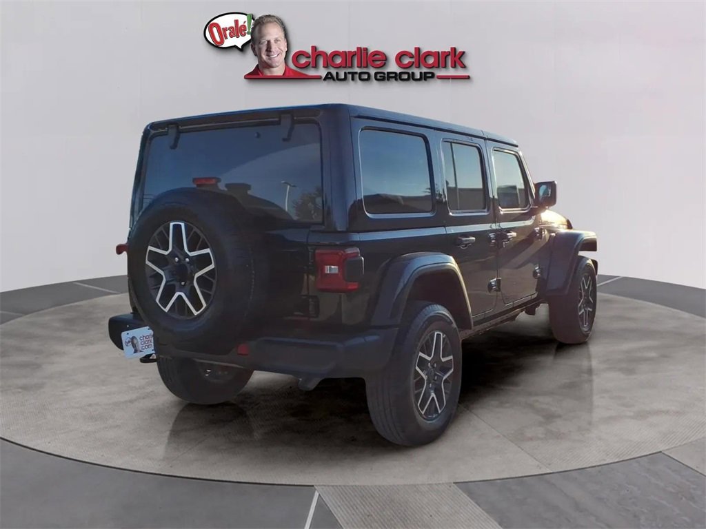 Used 2025 Jeep Wrangler Sahara image 5