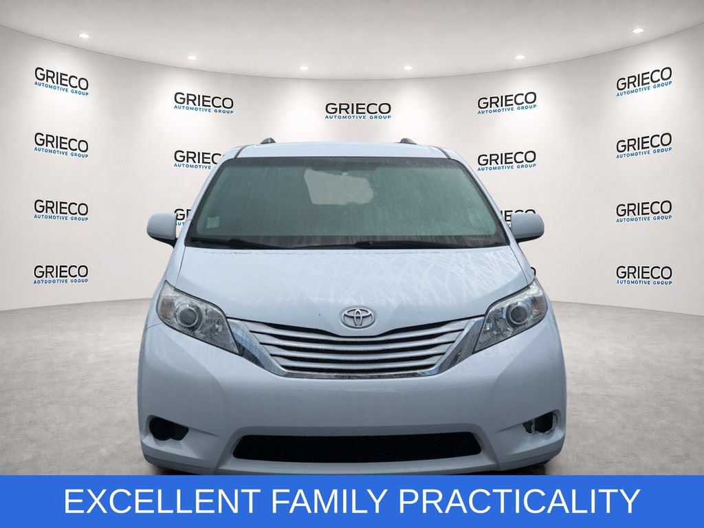 Used 2015 Toyota Sienna LE FWD image 2