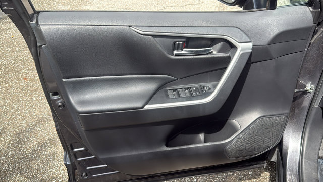 Used 2024 Toyota RAV4 XLE FWD image 17