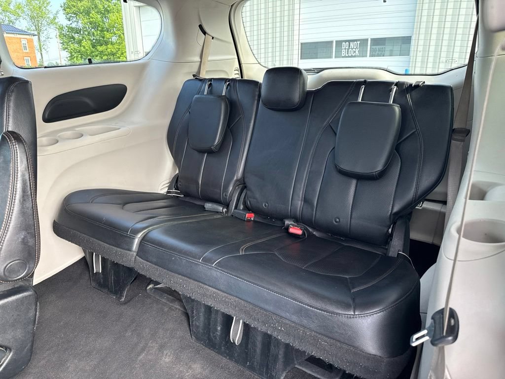 Used 2018 Chrysler Pacifica Touring-L FWD image 32