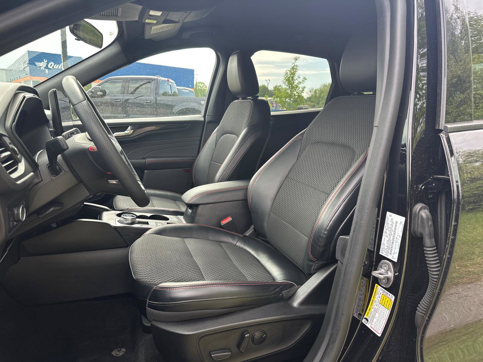 Used 2023 Ford Escape ST-Line w/ Tech Pack #1 FWD image 6