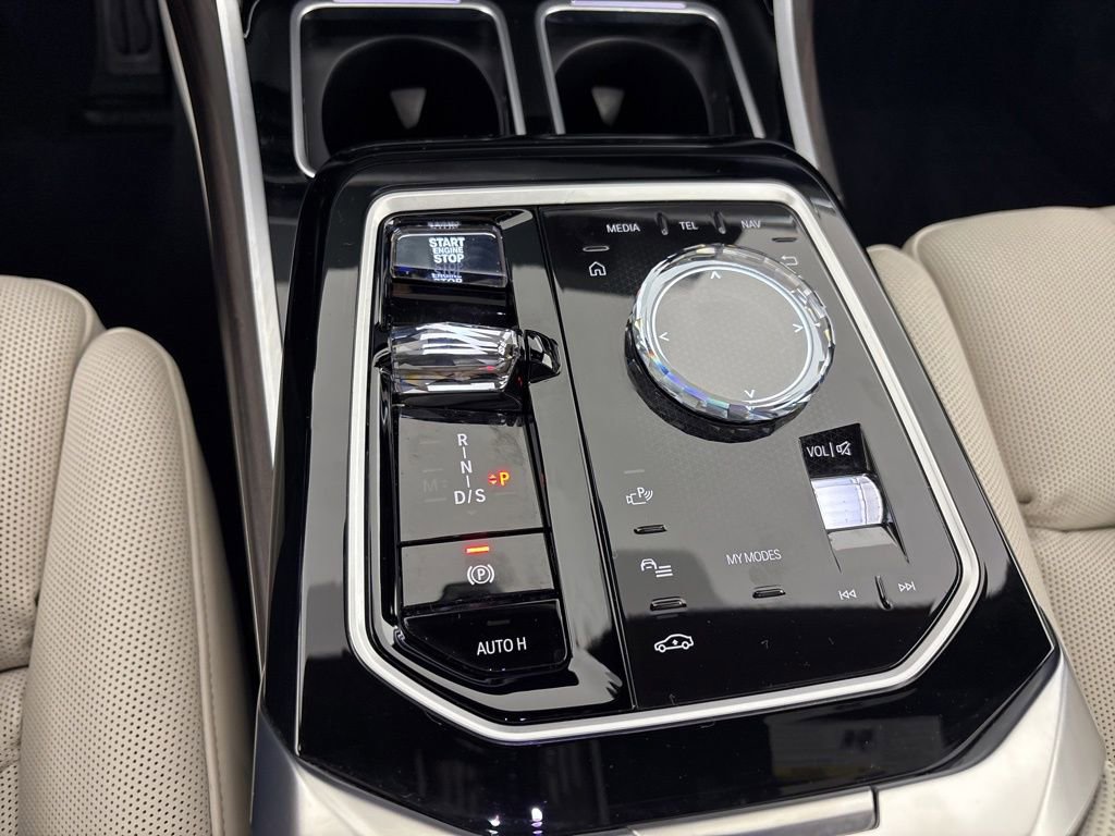 Used 2024 BMW 760i xDrive w/ Executive Package image 34