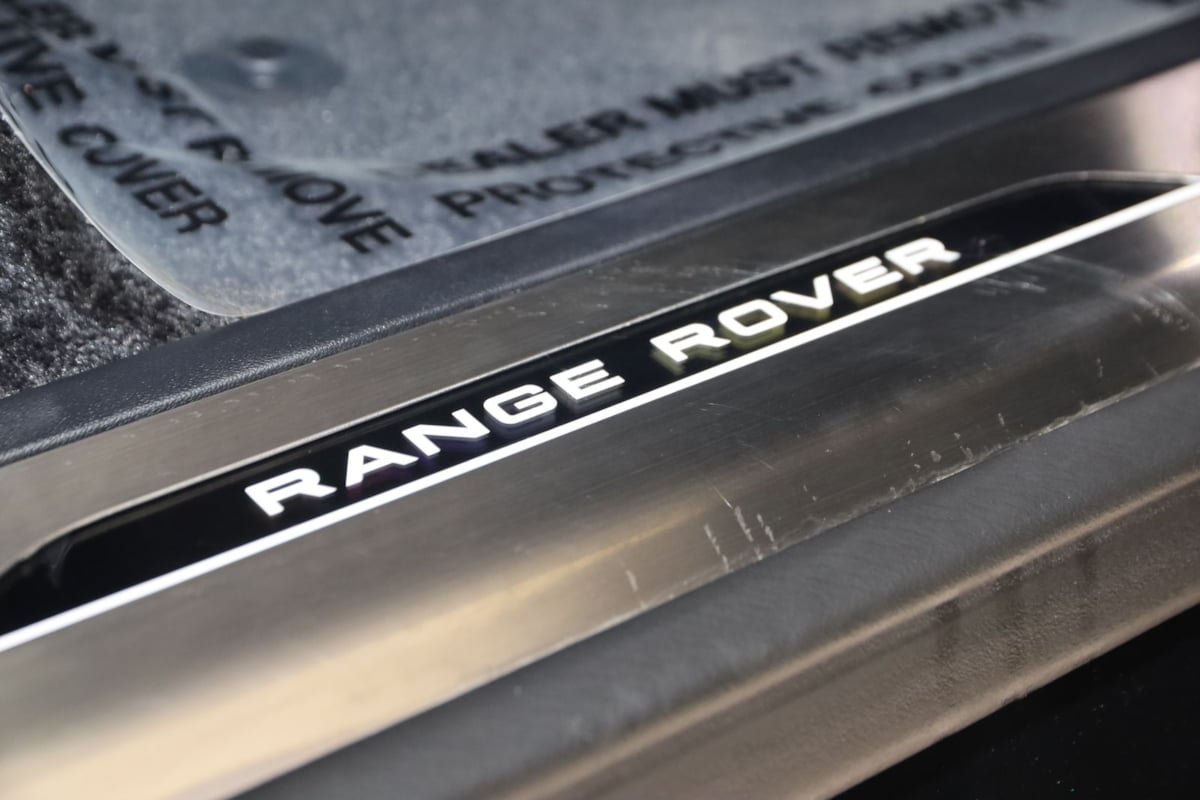 Used 2025 Land Rover Range Rover SE AWD/4WD image 15