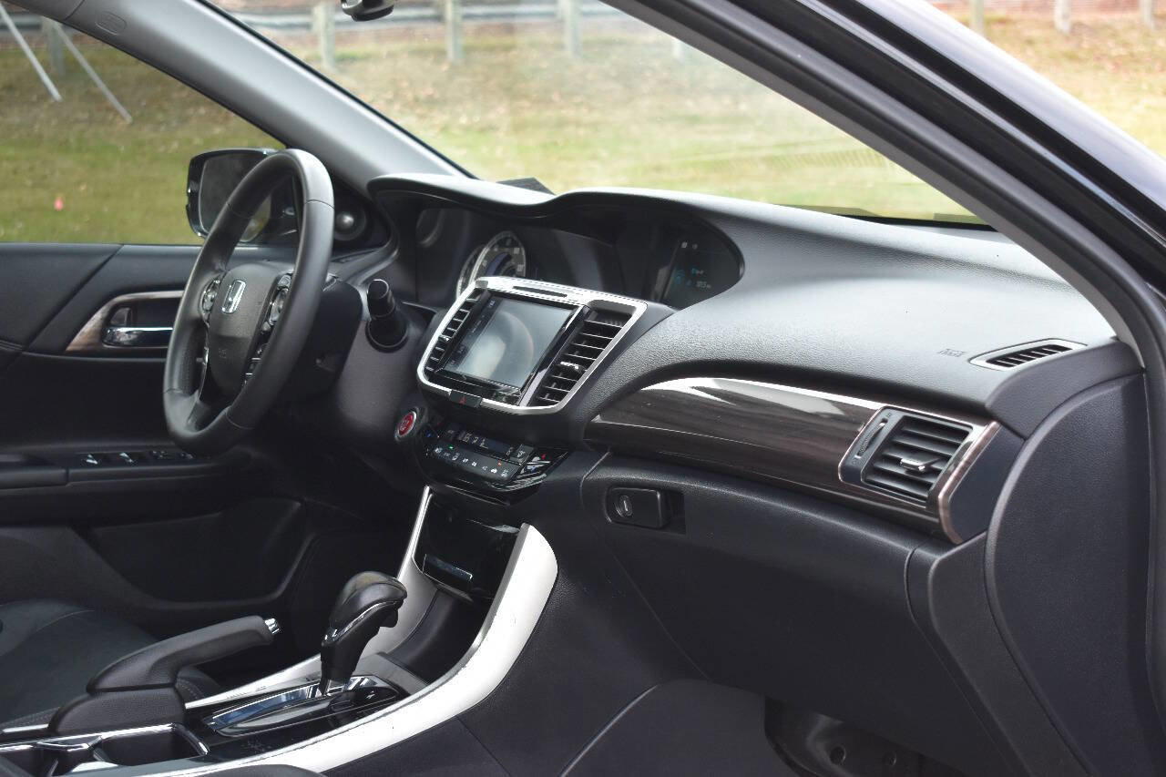 Used 2017 Honda Accord EX-L image 16