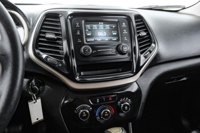 Used 2018 Jeep Cherokee Latitude FWD image 23