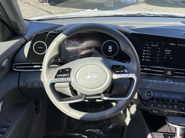 Certified 2025 Hyundai Elantra SEL FWD image 13