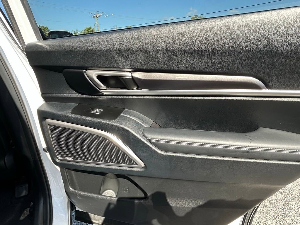 Used 2024 Kia Telluride S image 33