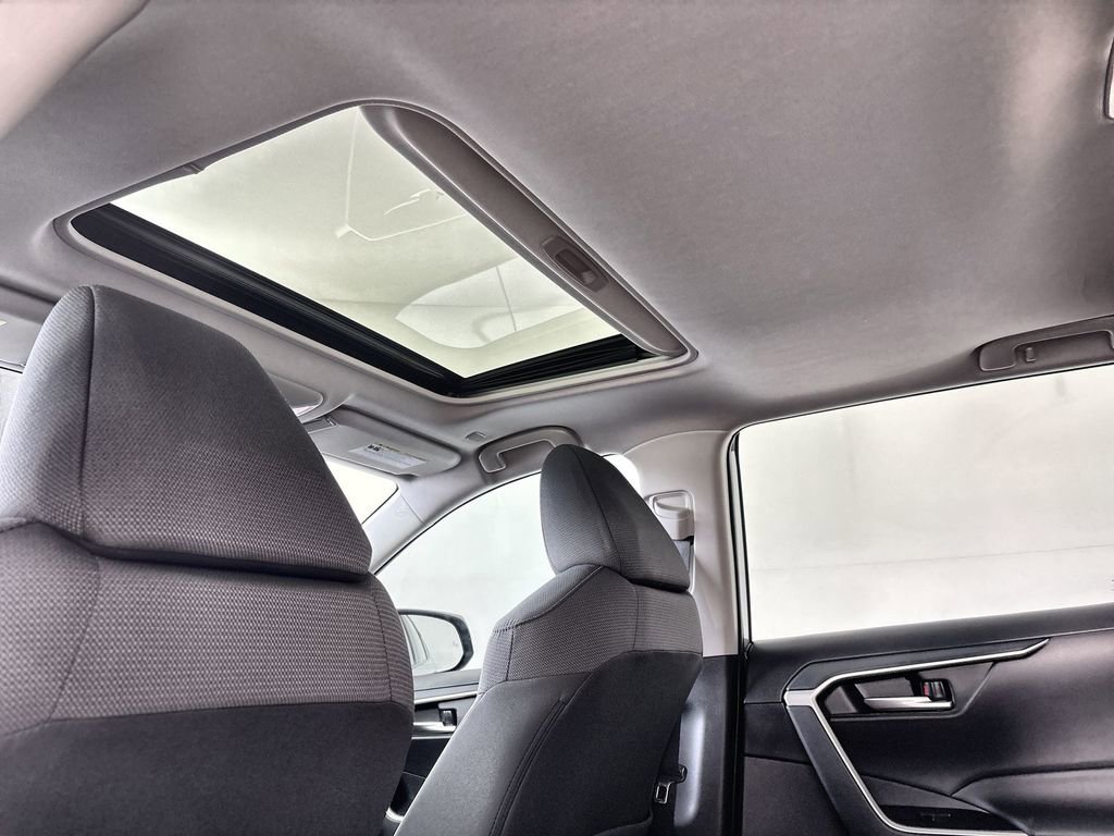 Used 2025 Toyota RAV4 XLE w/ Convenience Package FWD image 16