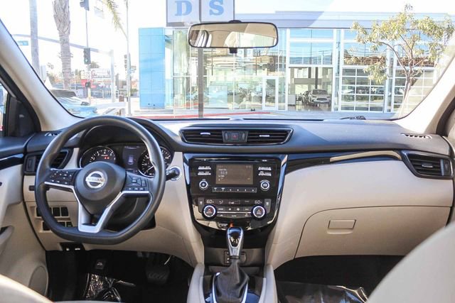 Used 2018 Nissan Rogue Sport SV image 18