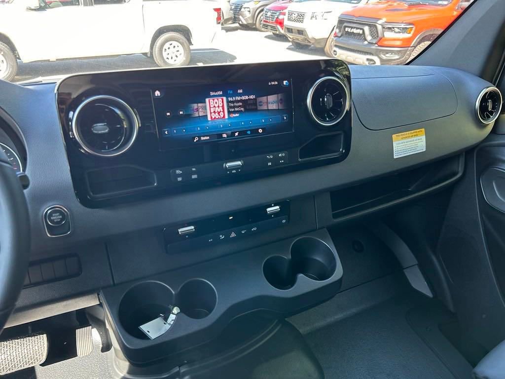 Used 2024 Mercedes-Benz Sprinter 2500 image 17