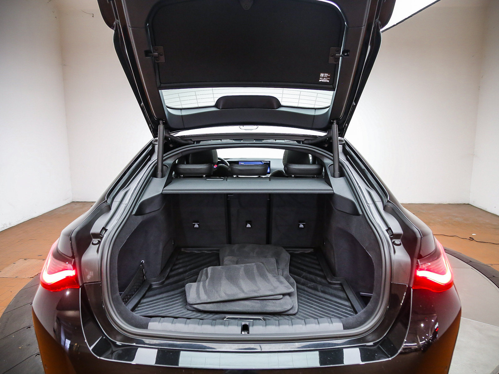Certified 2024 BMW i4 eDrive35 w/ Premium Package RWD image 27